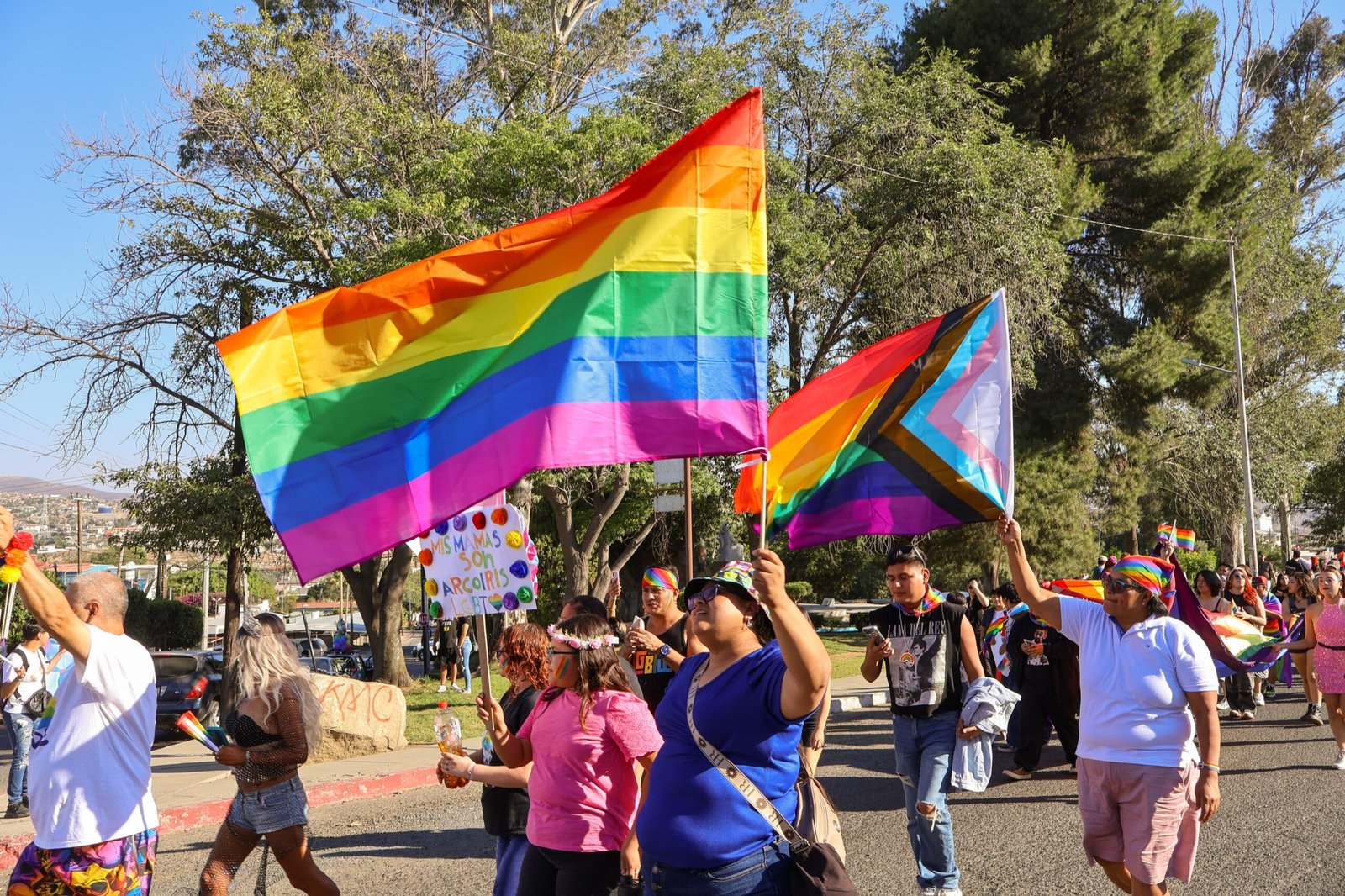 Tecate se llena de color, orgullo y compromiso con la diversidad - DiarioBC