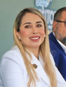 906f8a08-76b5-43d8-aa1f-588c108165f1